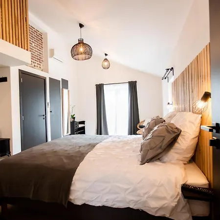 Au Calme De Hosdent Bed & Breakfast 4*